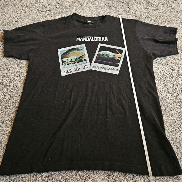 Mandalorian Tee w/ Grogu - Picture 9 of 12